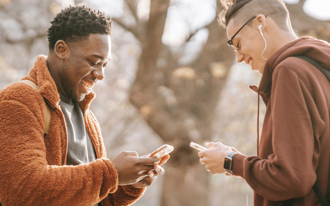 5 Tips for LGBTQ+ Folks Using Dating and Hookup Apps