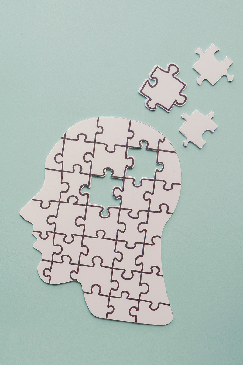 Image of a puzzle of a person's head with puzzle pieces missing. This image illustrates the effects of trauma symptoms before working with an EMDR therapist in Baltimore, MD for EMDR therapy. | 21209 | 21204