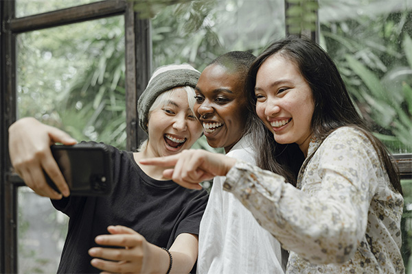 ocd-therapy-in-baltimore-new-connections-counseling-center-md Cheerful group of friends taking a selfie together, representing how you you can get your life back after obsessive compulsive disorder therapy in Baltimore.